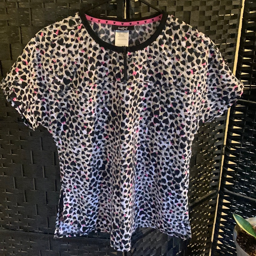 Heart soul scrub top. Size medium. Heart design.